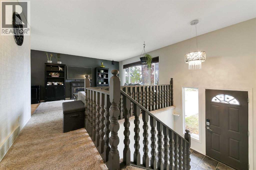 3920 50A Street, photo 6 of 45