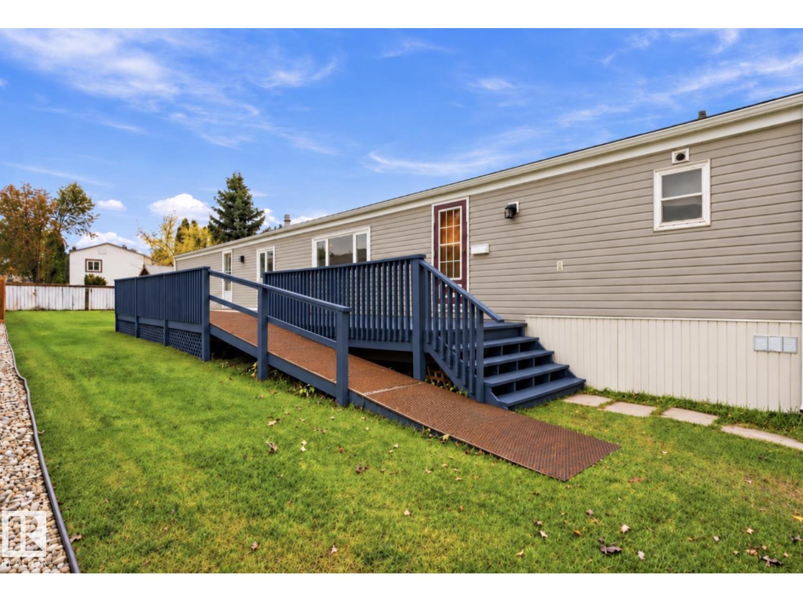 2664 Lakeview Dr NW, Edmonton — photo 2