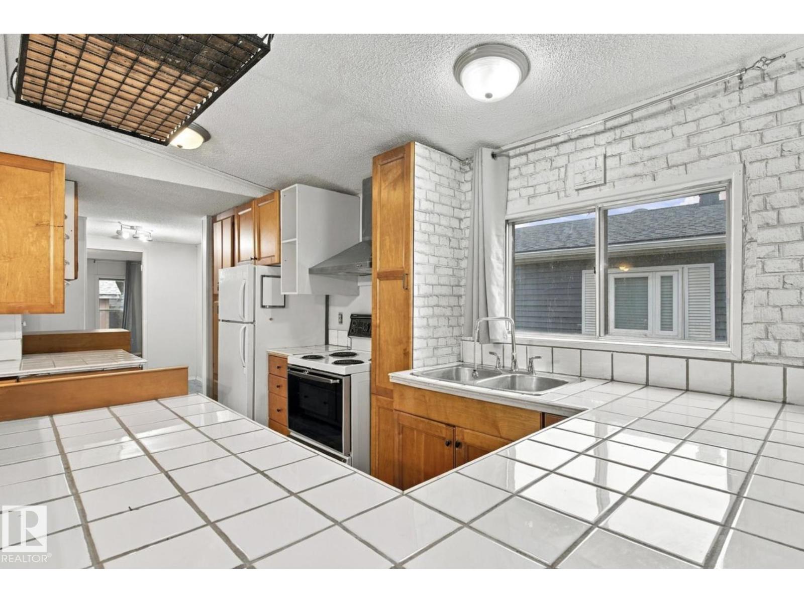 2664 Lakeview Dr NW, Edmonton — photo 16