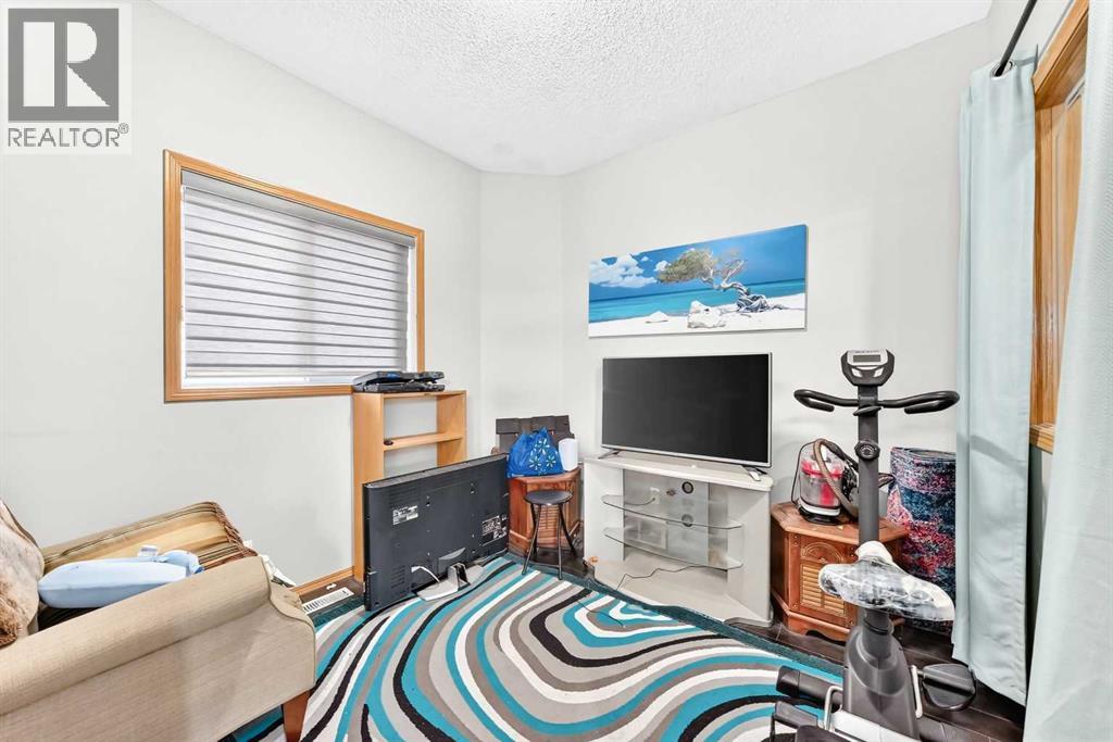 38 Coral Reef Crescent NE photo 11