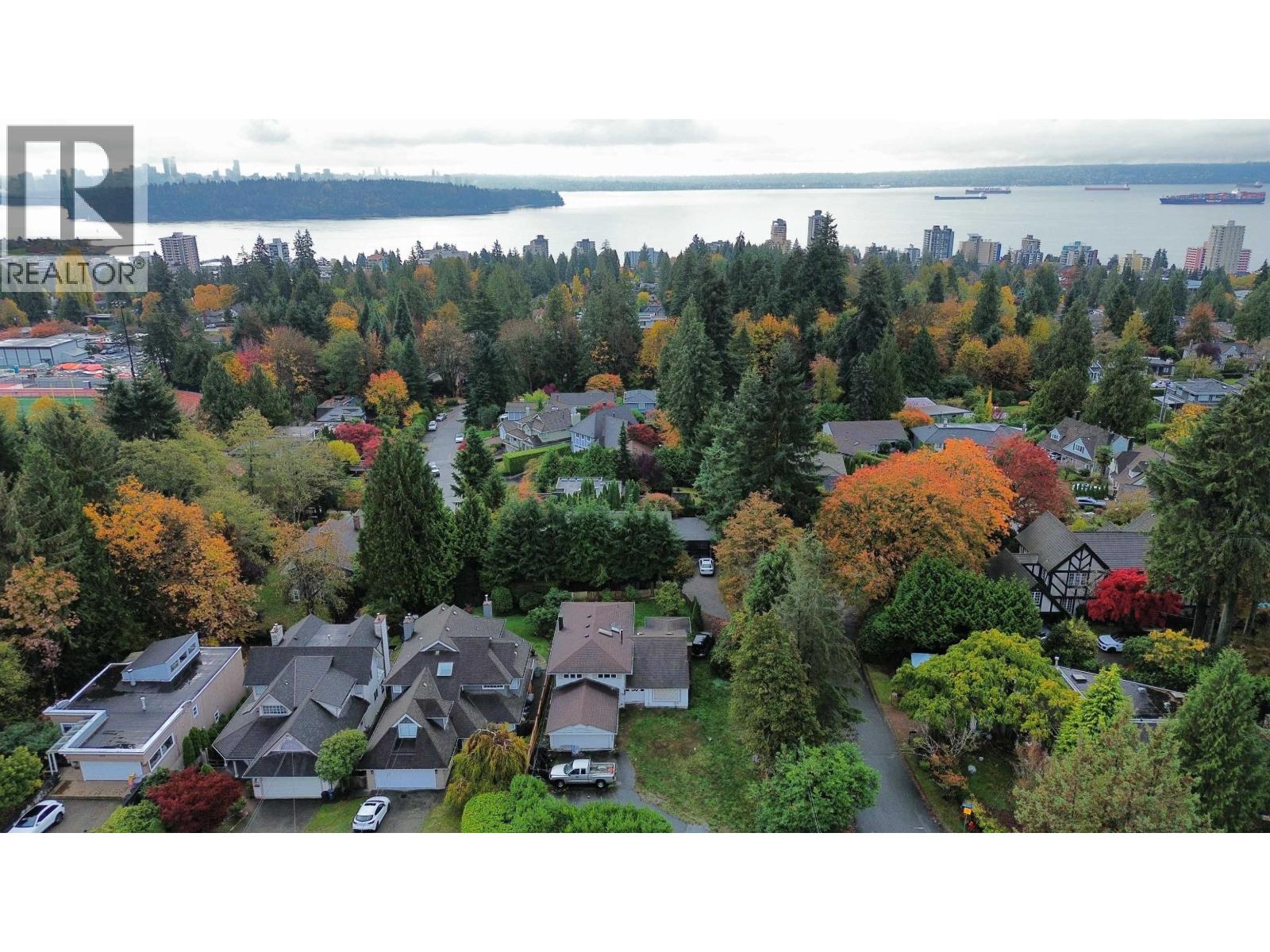 1840 Mathers Avenue, West Vancouver — photo 11
