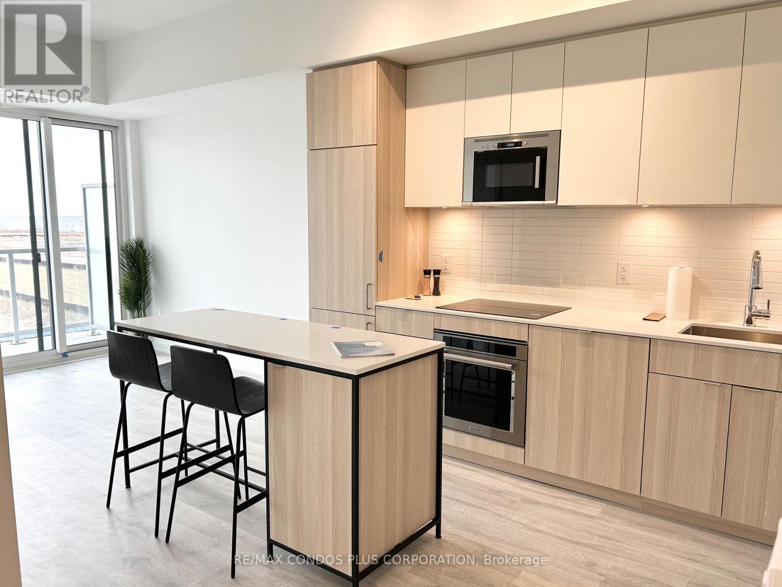 320 - 220 MISSINNIHE WAY, Mississauga (Port Credit)