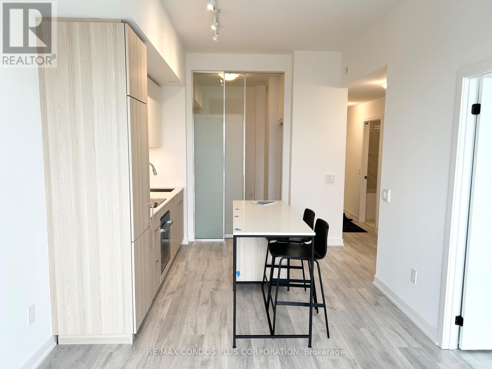 320 - 220 MISSINNIHE WAY, Mississauga (Port Credit) — photo 2