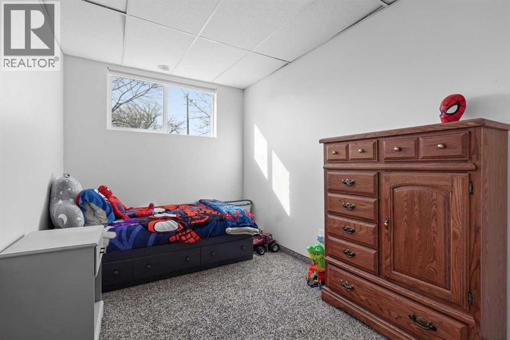 209 2 Street N, Picture Butte — photo 20
