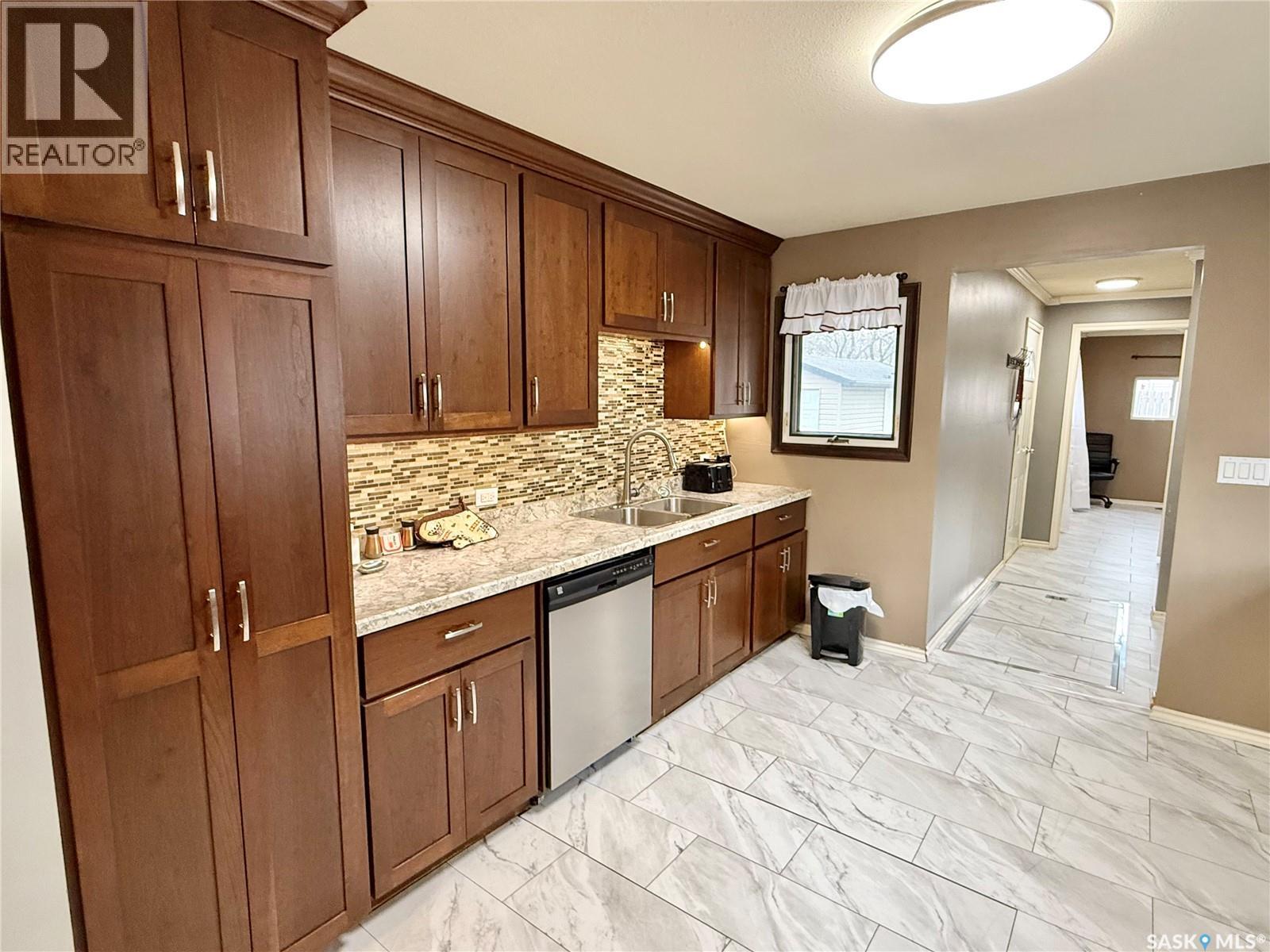 64 10th STREET NE, Weyburn — photo 17
