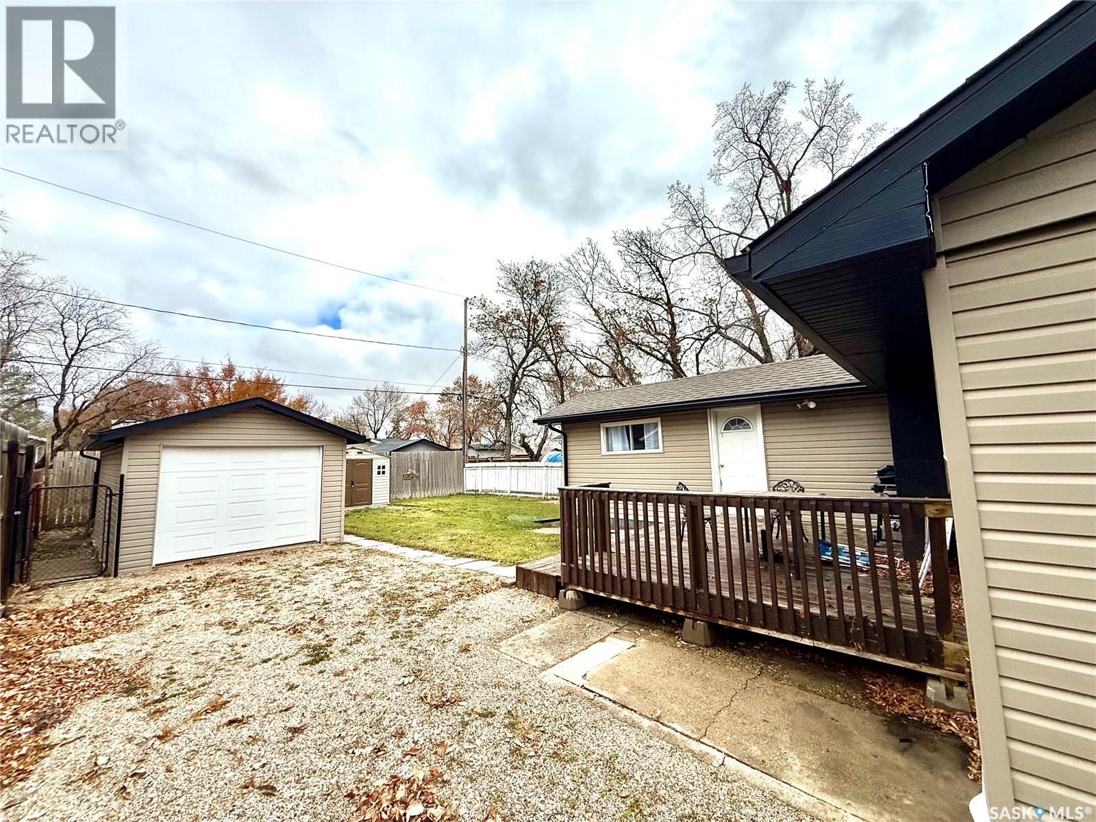 64 10th STREET NE, Weyburn — photo 3