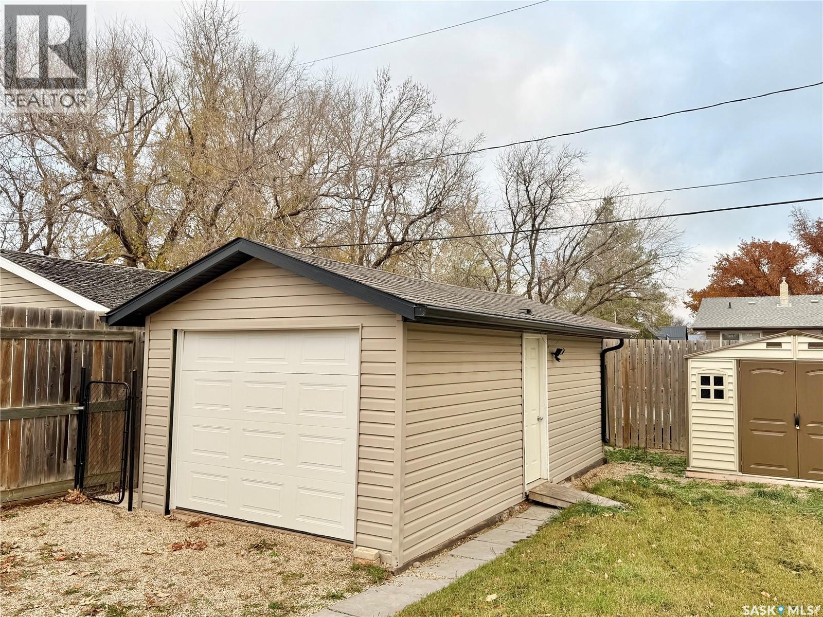 64 10th STREET NE, Weyburn — photo 31
