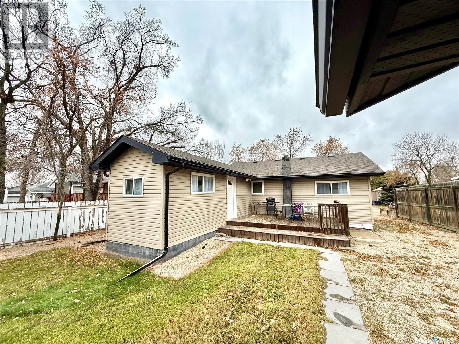 64 10th STREET NE, Weyburn — photo 4