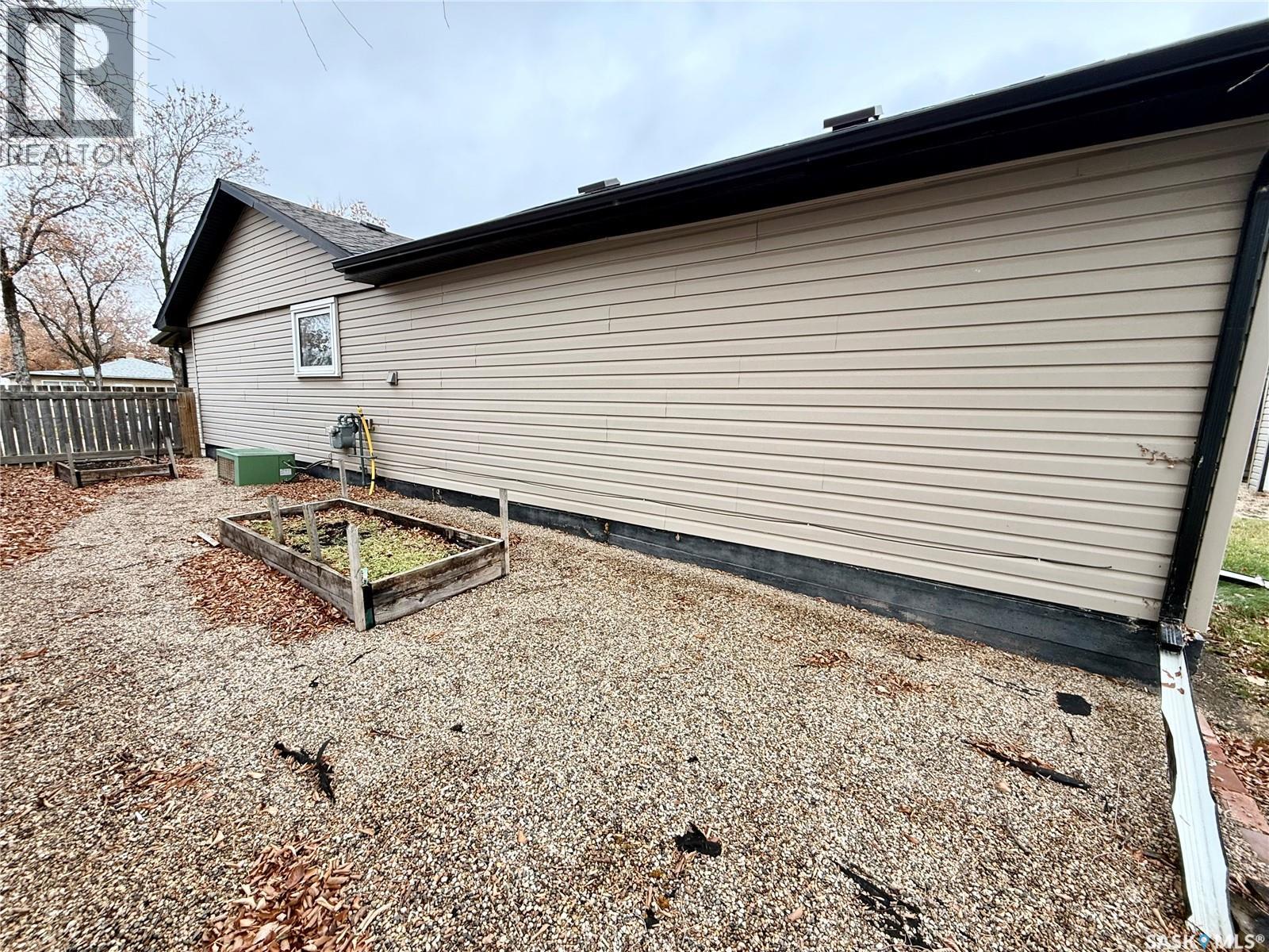 64 10th STREET NE, Weyburn — photo 6