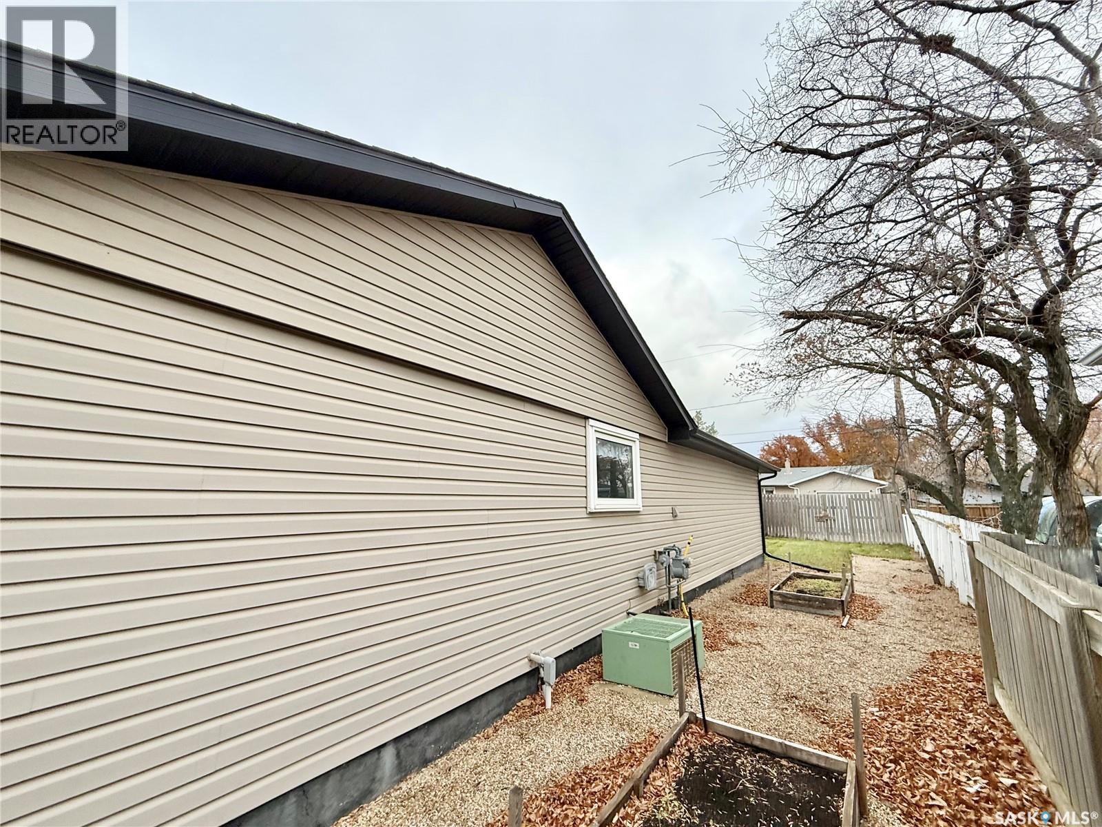64 10th STREET NE, Weyburn — photo 7