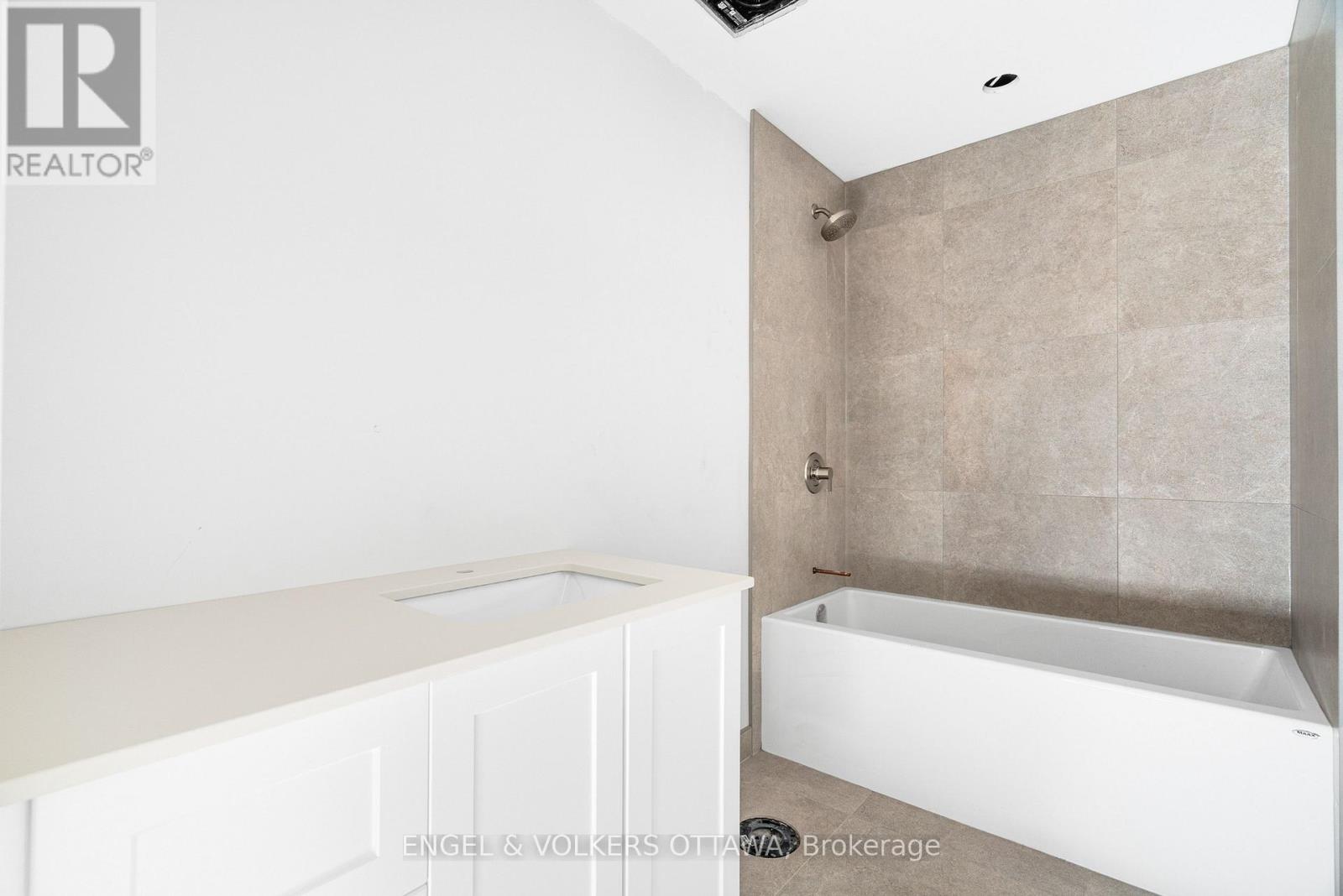 Commercial Condos for Rent in Ottawa – B – 422 HARTLEIGH AVENUE, Ottawa – By Peter Sagos - Image 15