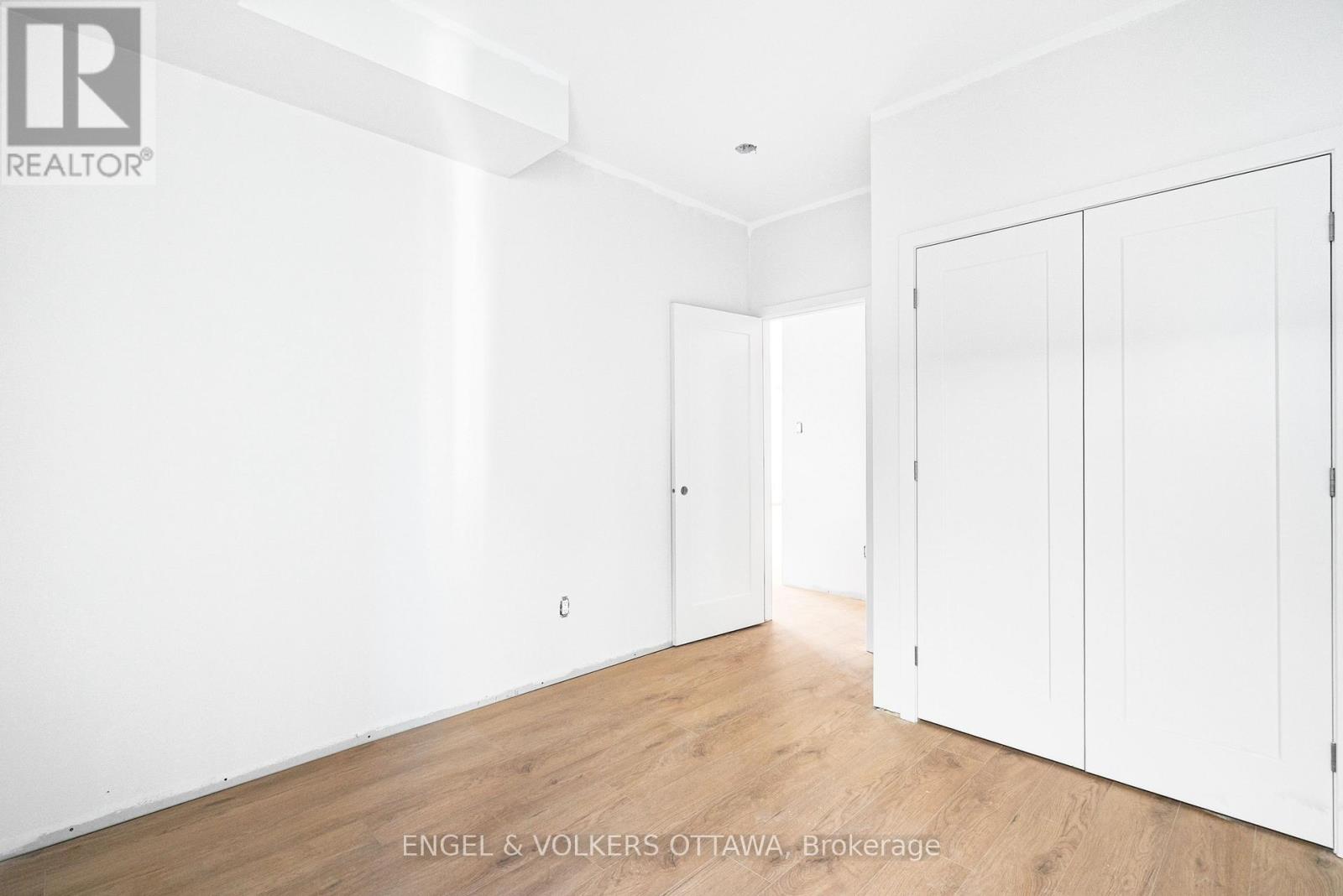 Commercial Condos for Rent in Ottawa – B – 422 HARTLEIGH AVENUE, Ottawa – By Peter Sagos - Image 17