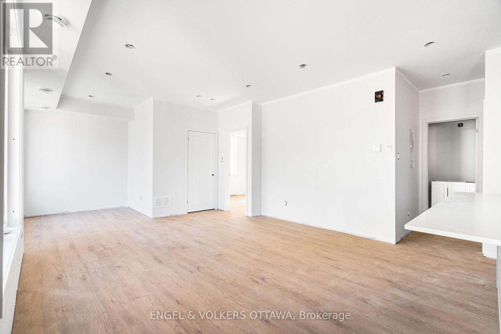 B - 422 HARTLEIGH AVENUE, Ottawa — photo 6