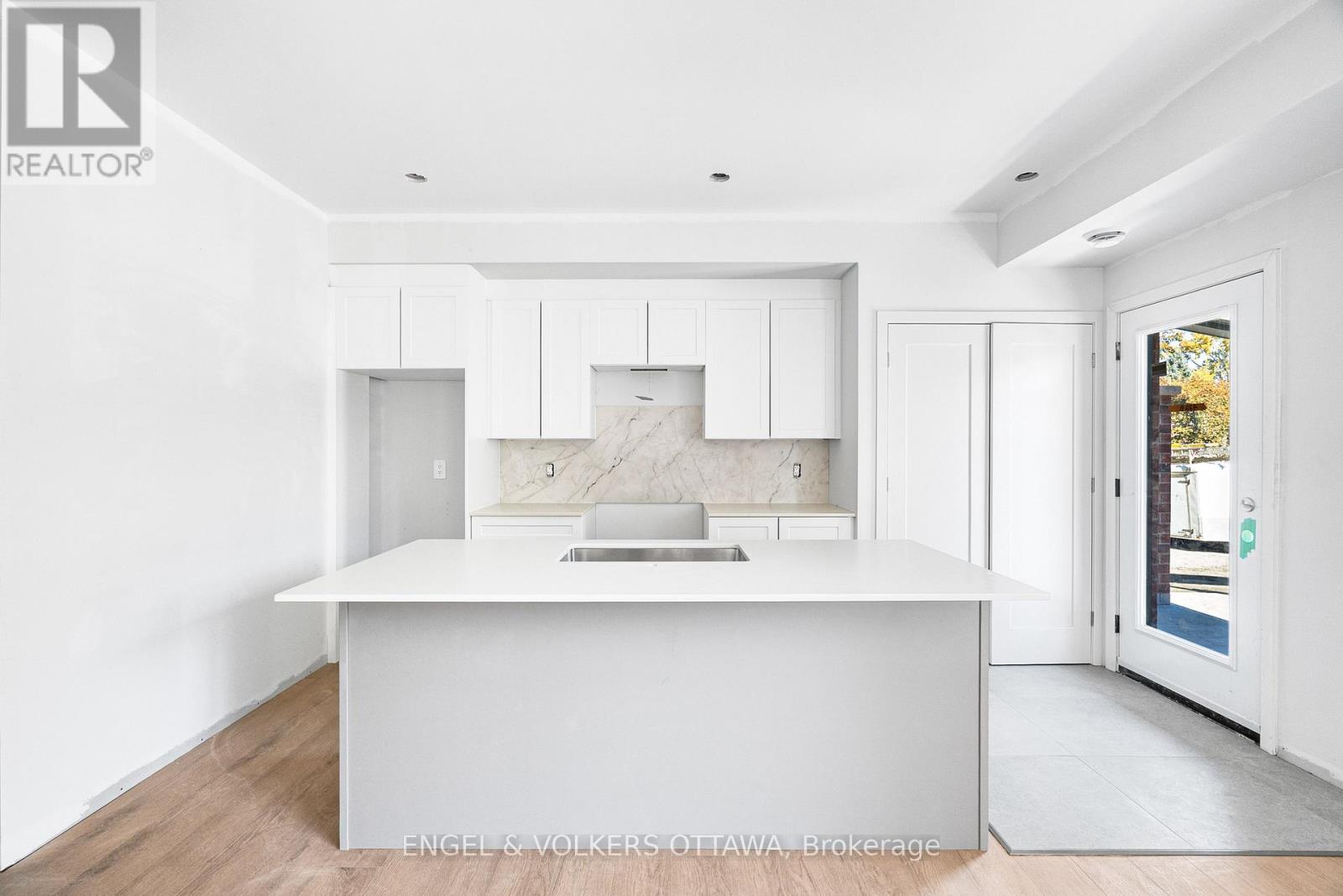 B - 422 HARTLEIGH AVENUE, Ottawa — photo 8