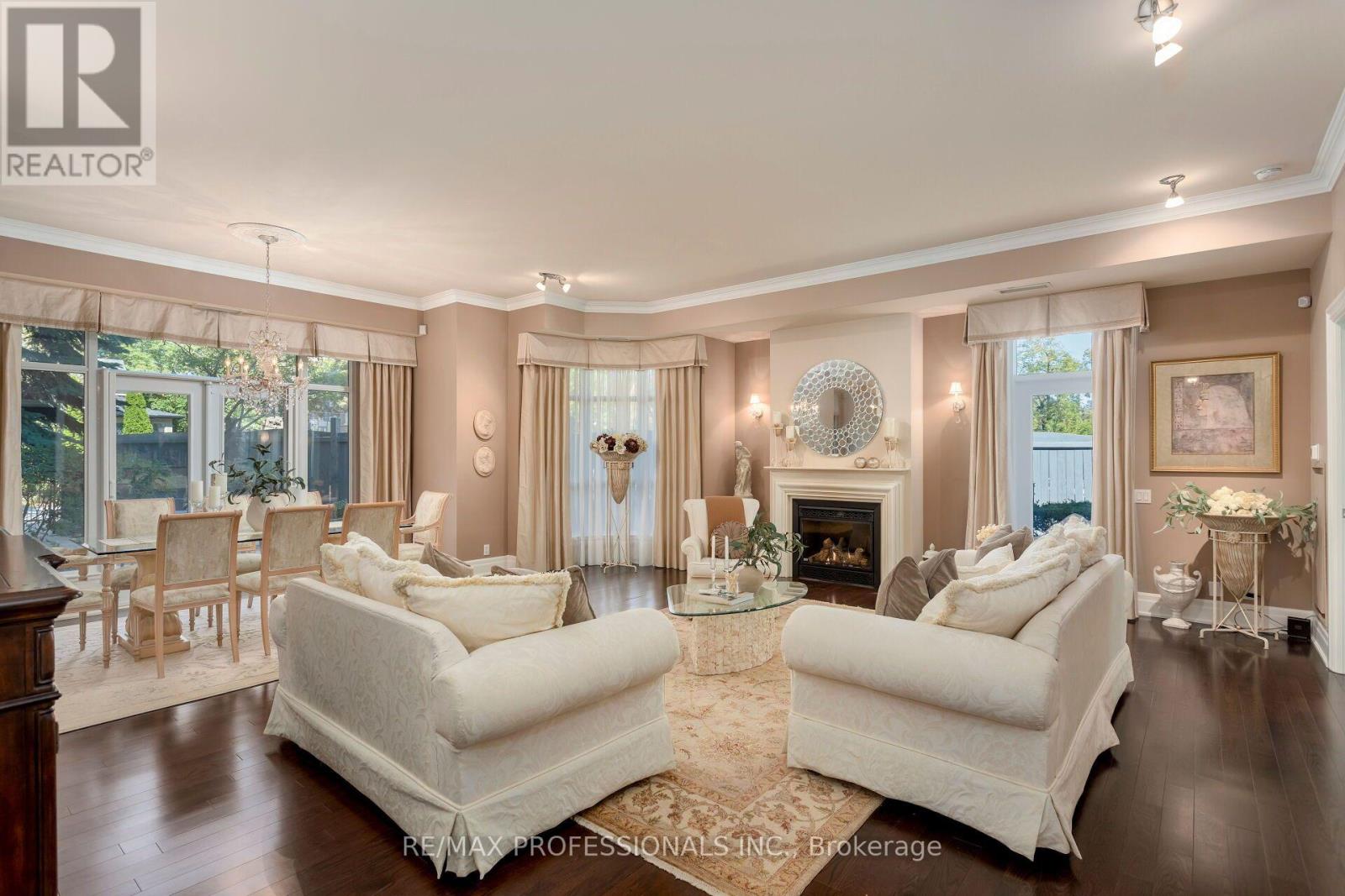 Photo of 9 Burnhamthorpe Crescent