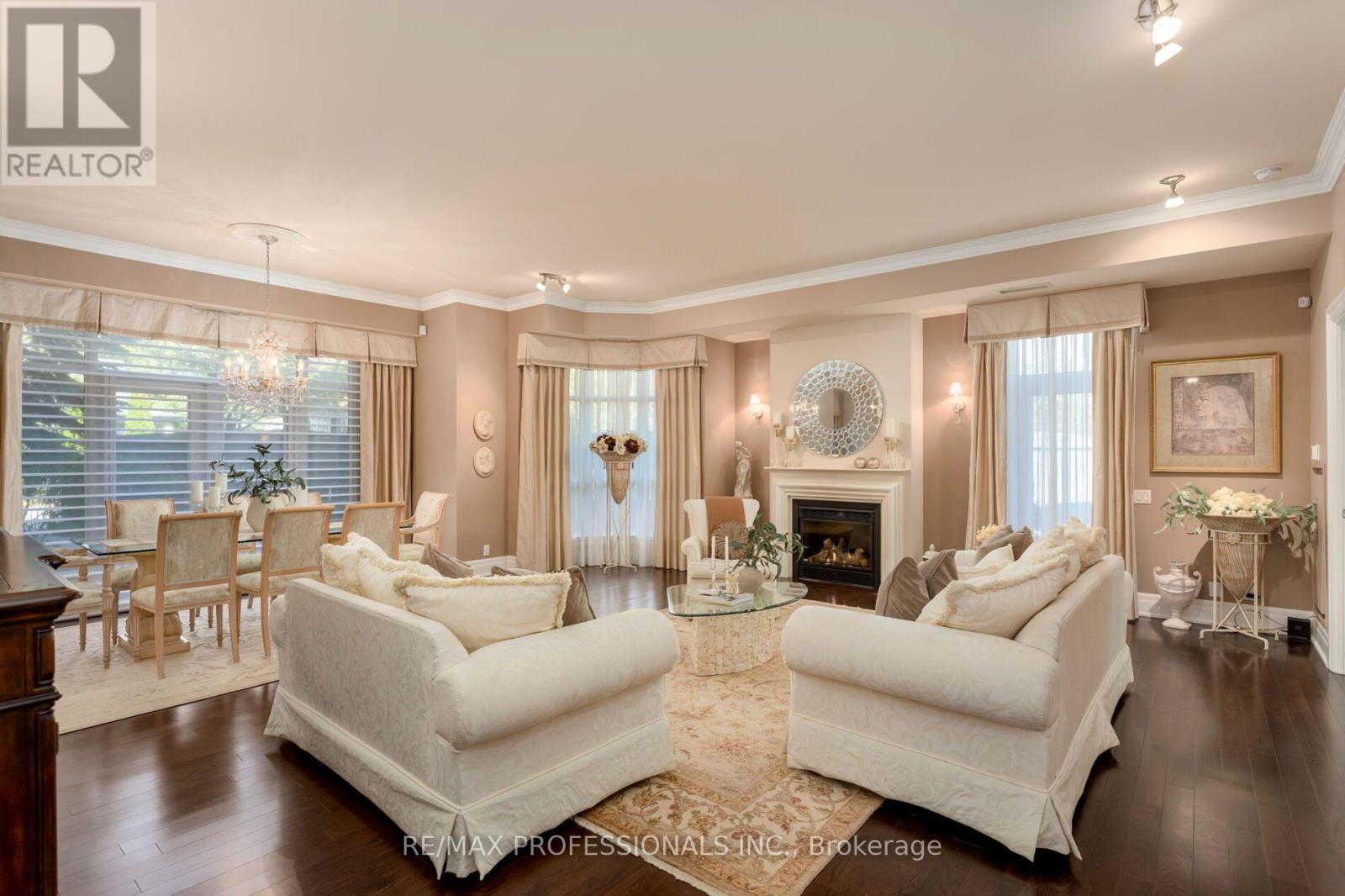 108 - 9 BURNHAMTHORPE CRESCENT, Toronto (Islington-City Centre West) — photo 2