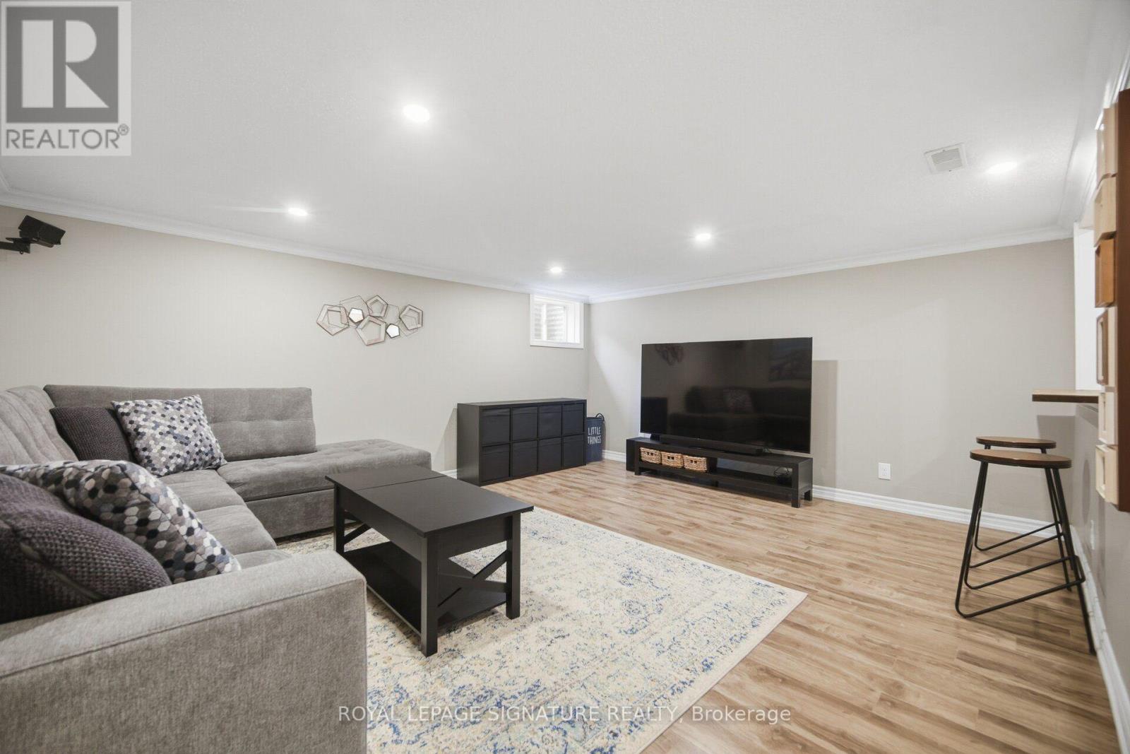 58 ATHENIA DRIVE - 32