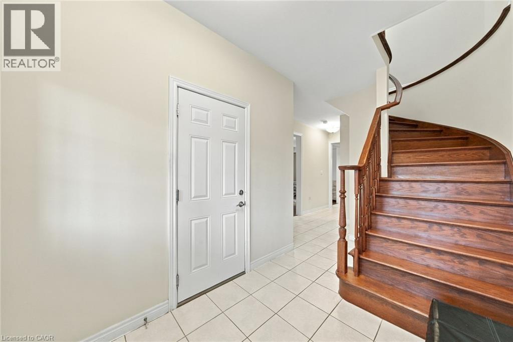 27 HAZELTON Avenue, Hamilton — photo 3