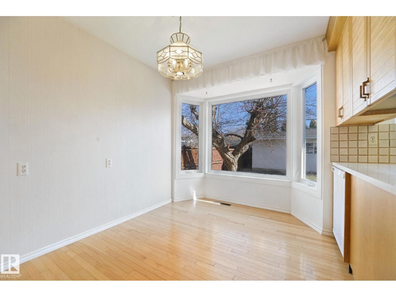 Property photograph 8 for MLS E4514616