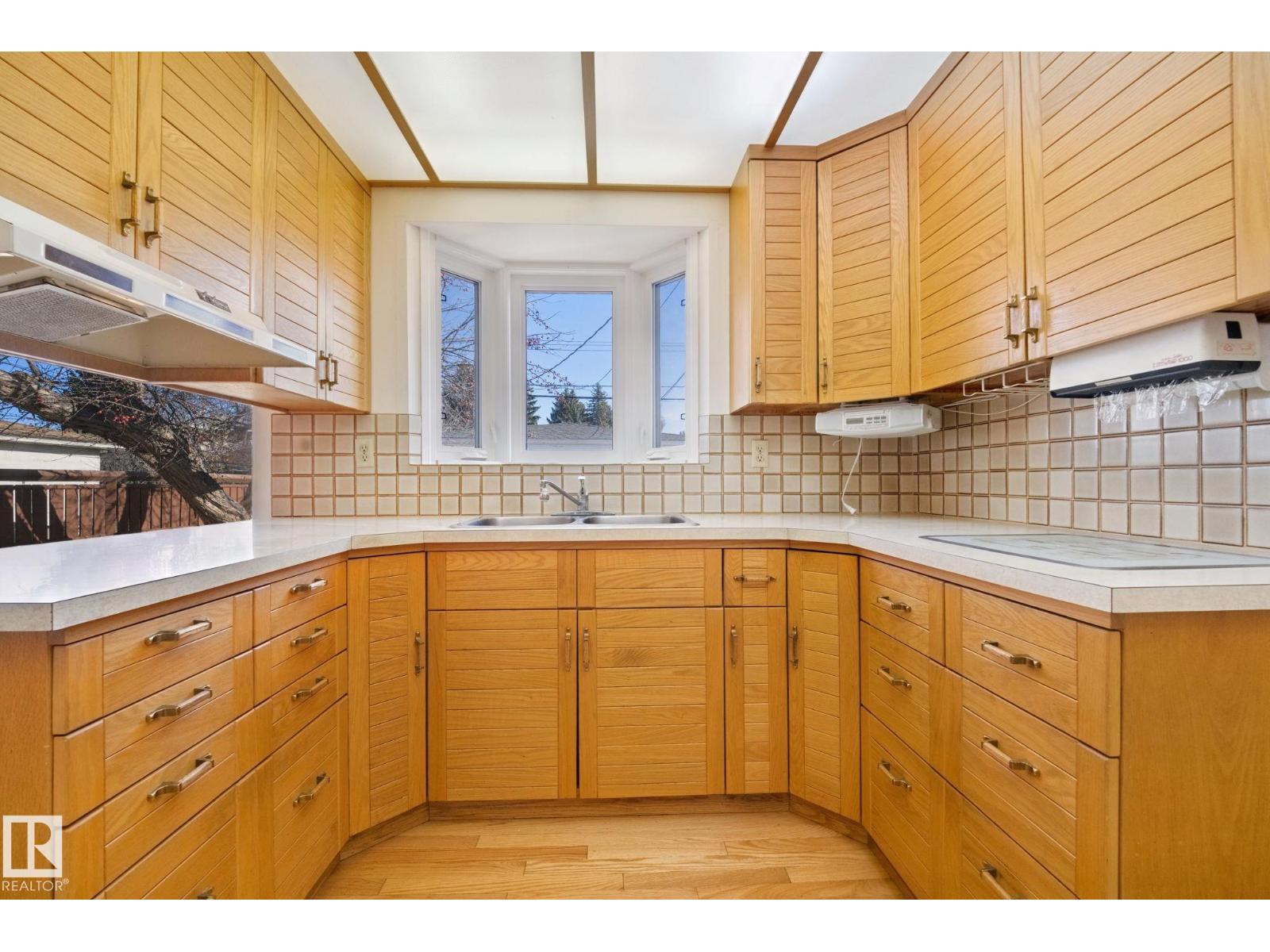 Property photograph 10 for MLS E4514616