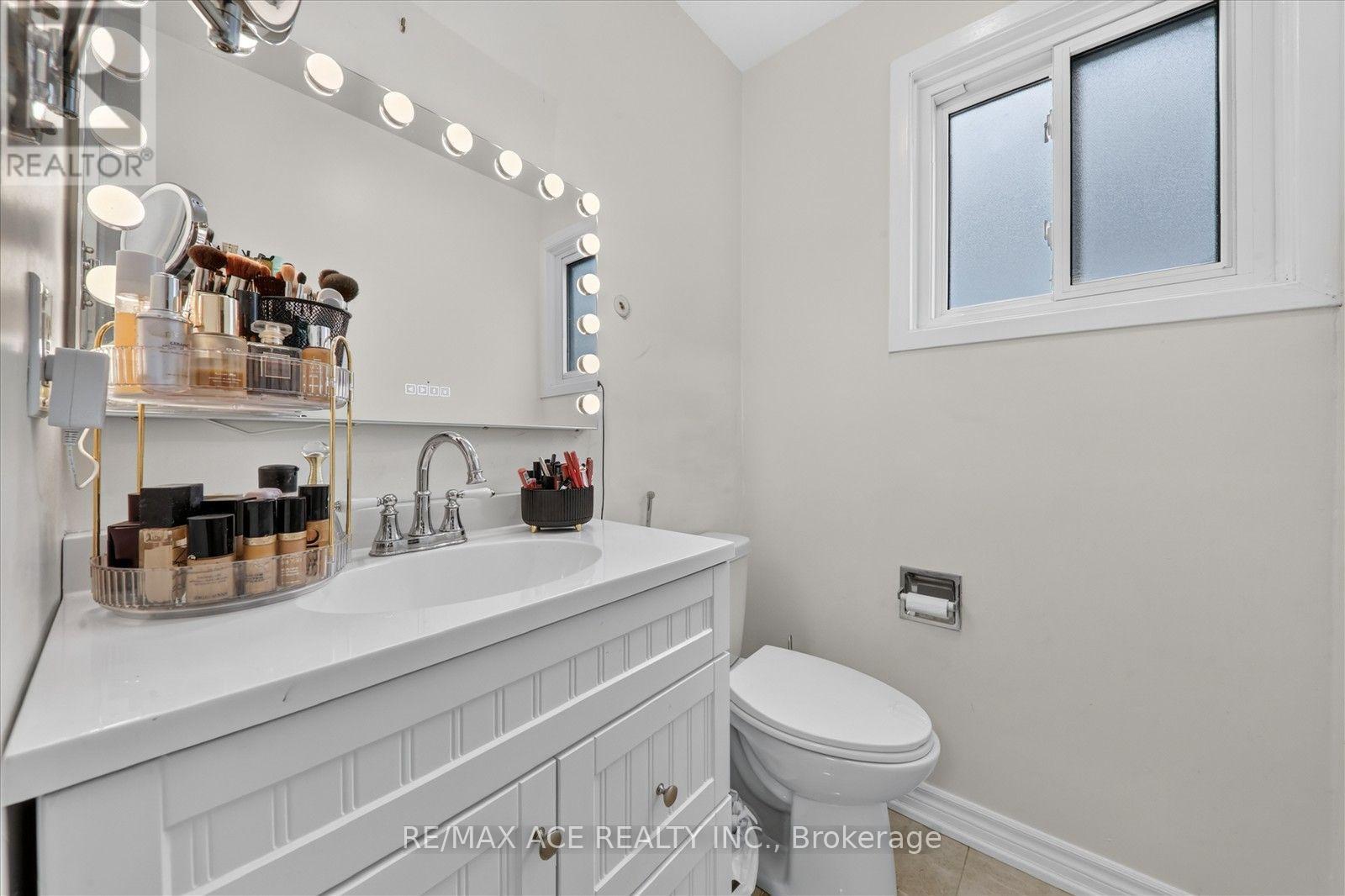 4 Renfield Crescent, Whitby, ON photo 23