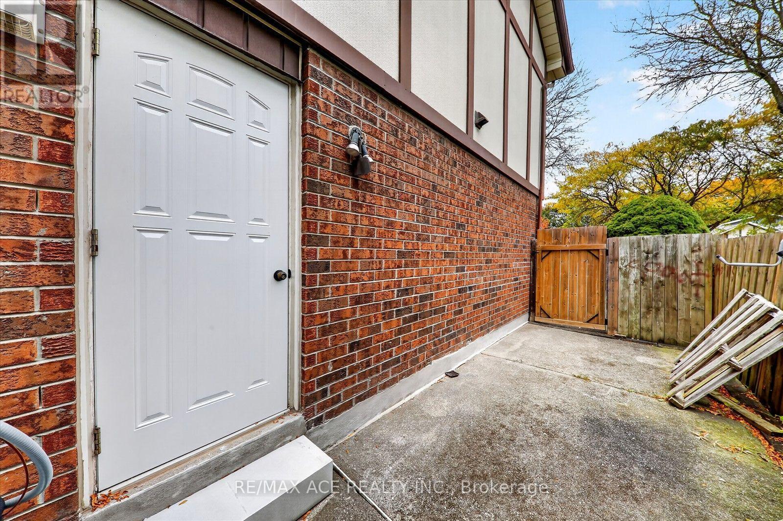 4 Renfield Crescent, Whitby, ON photo 35