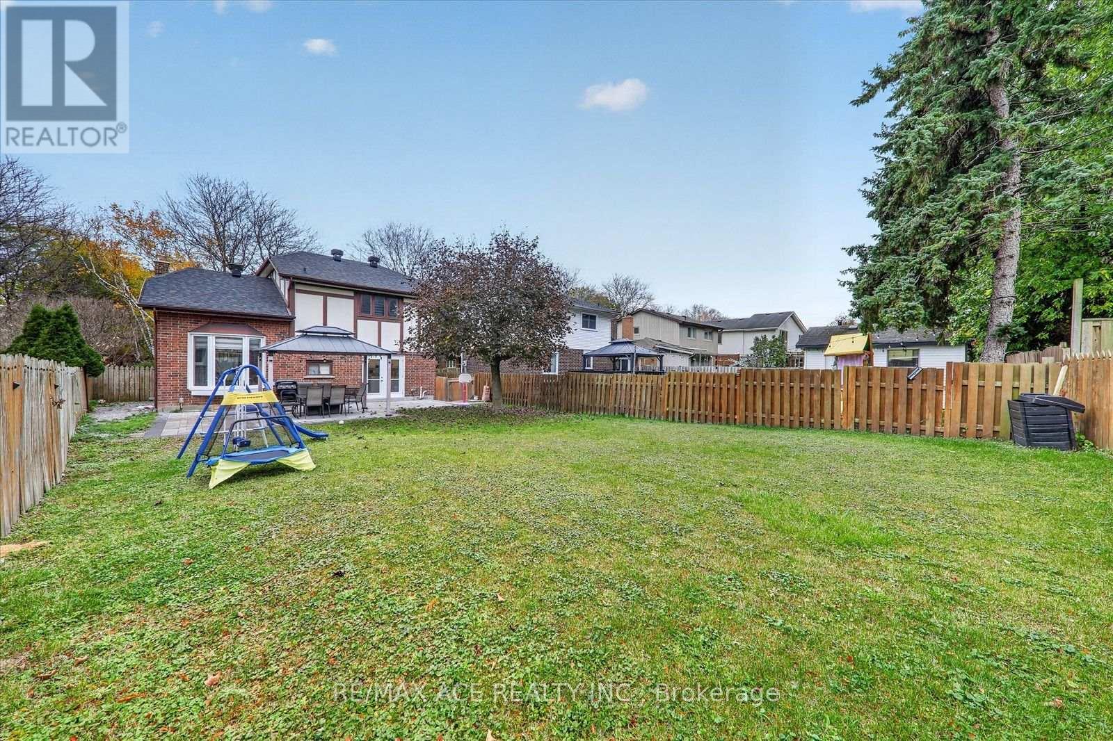 4 Renfield Crescent, Whitby, ON photo 38