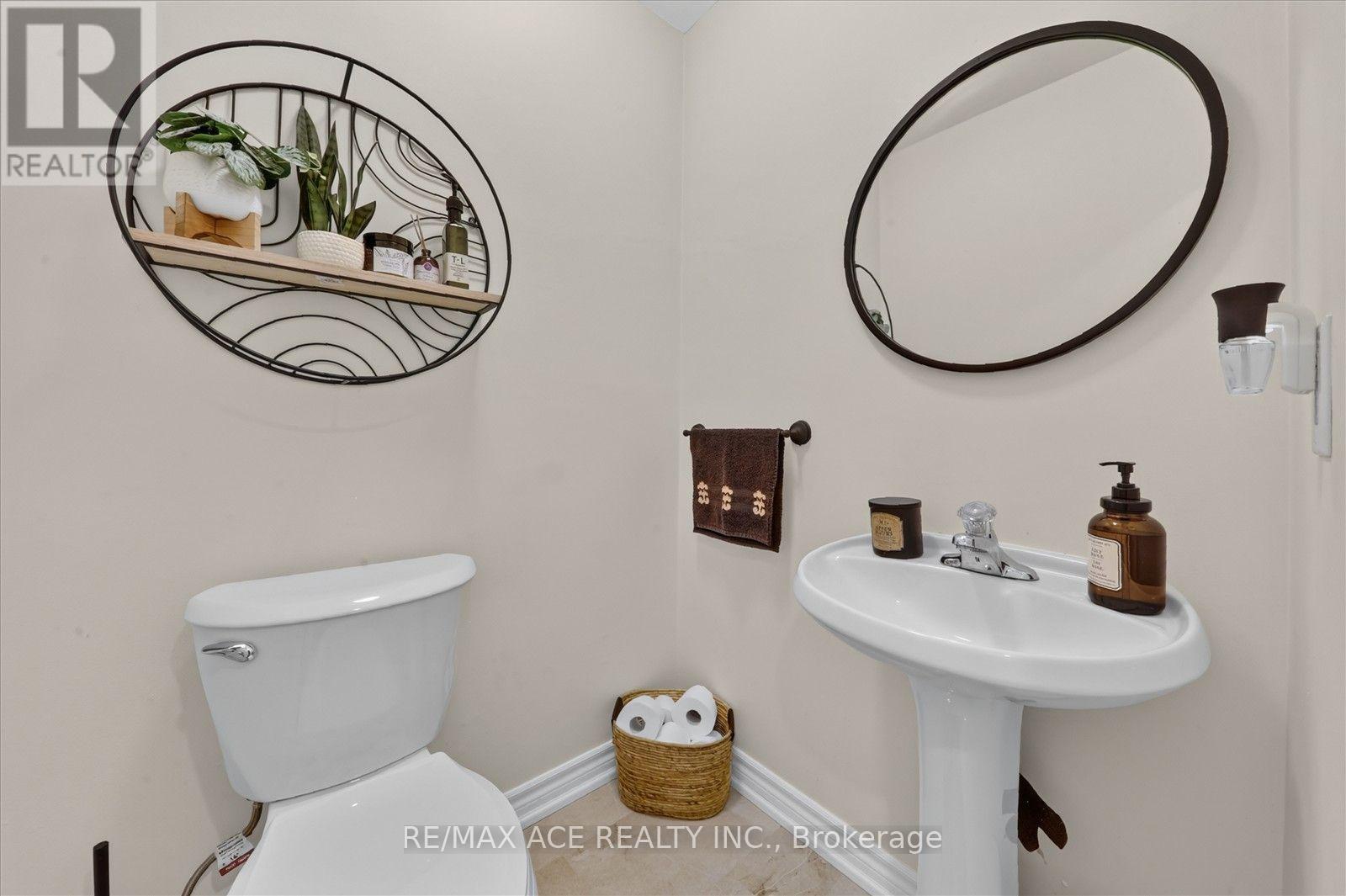 4 Renfield Crescent, Whitby, ON photo 7