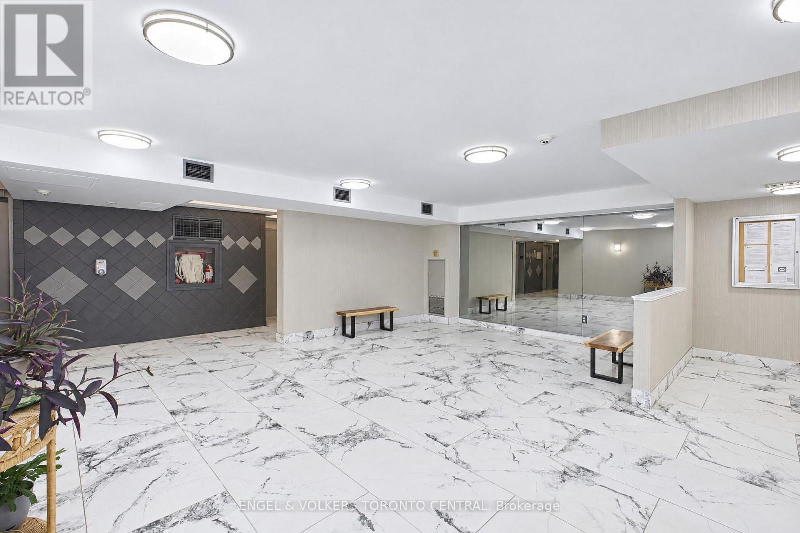 #606 15 SEWELLS ROAD - 41