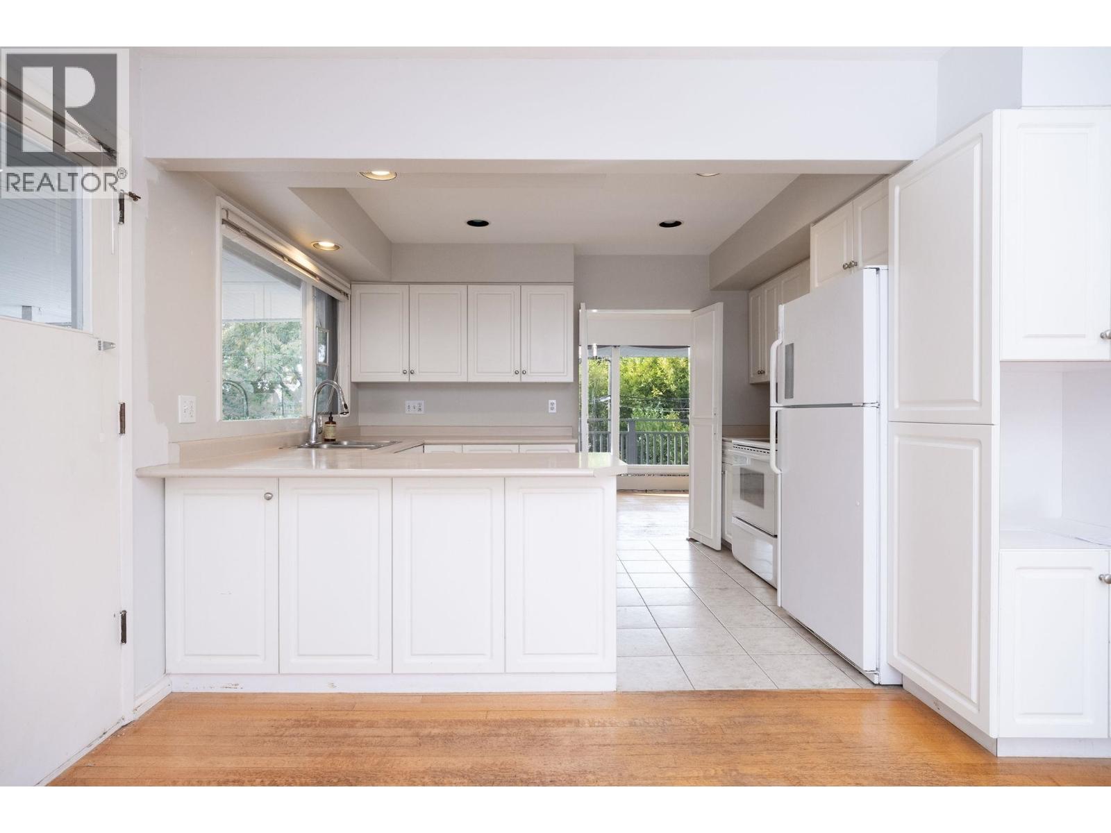 775 Southborough Drive, West Vancouver — photo 7