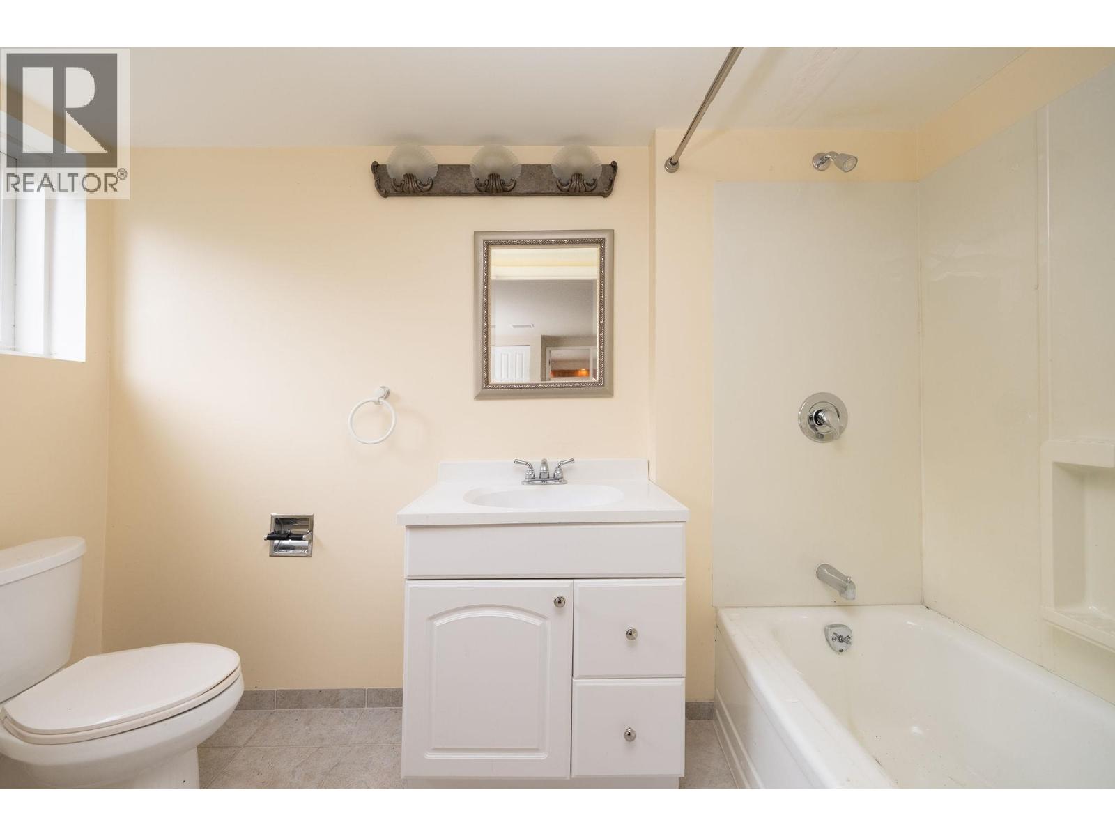 775 Southborough Drive, West Vancouver — photo 32
