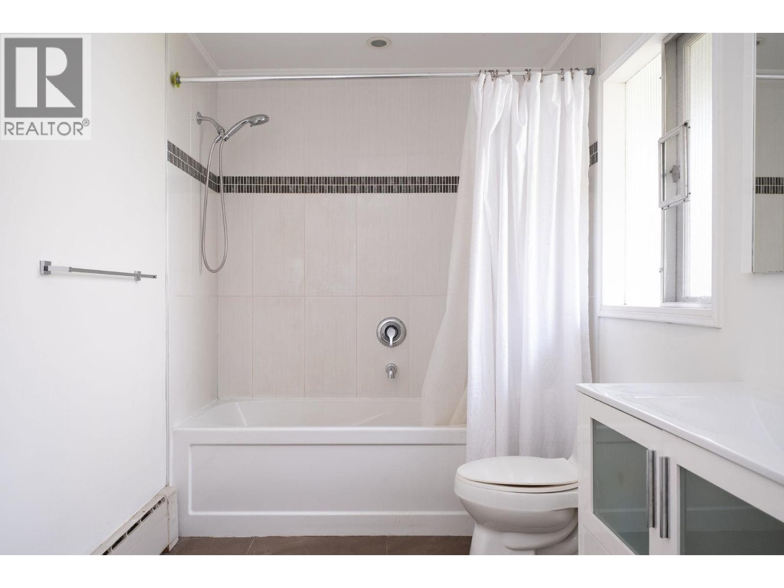 775 Southborough Drive, West Vancouver — photo 25