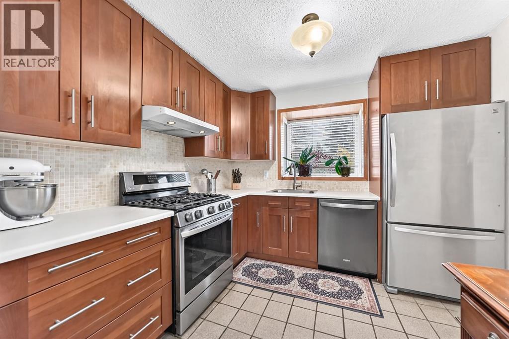 6807 37 Avenue NE, Calgary, Alberta, T1Y4Y7