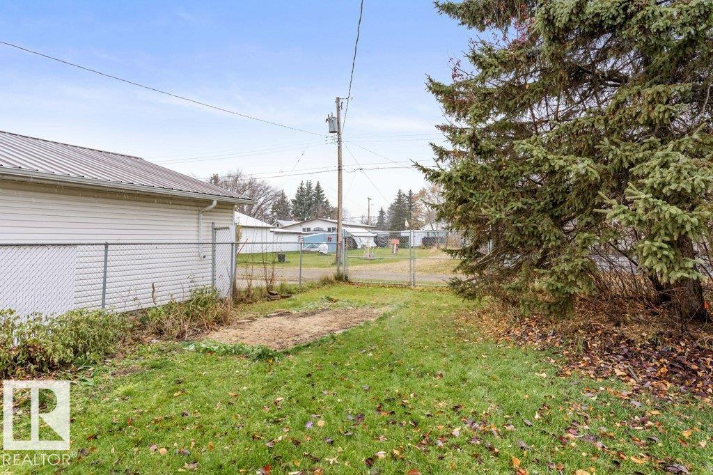 5222 50 Street, photo 48