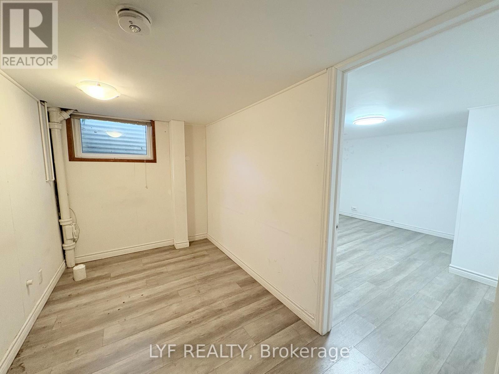 BSMT - 6 THORN LANE, Toronto (Banbury-Don Mills) — photo 2