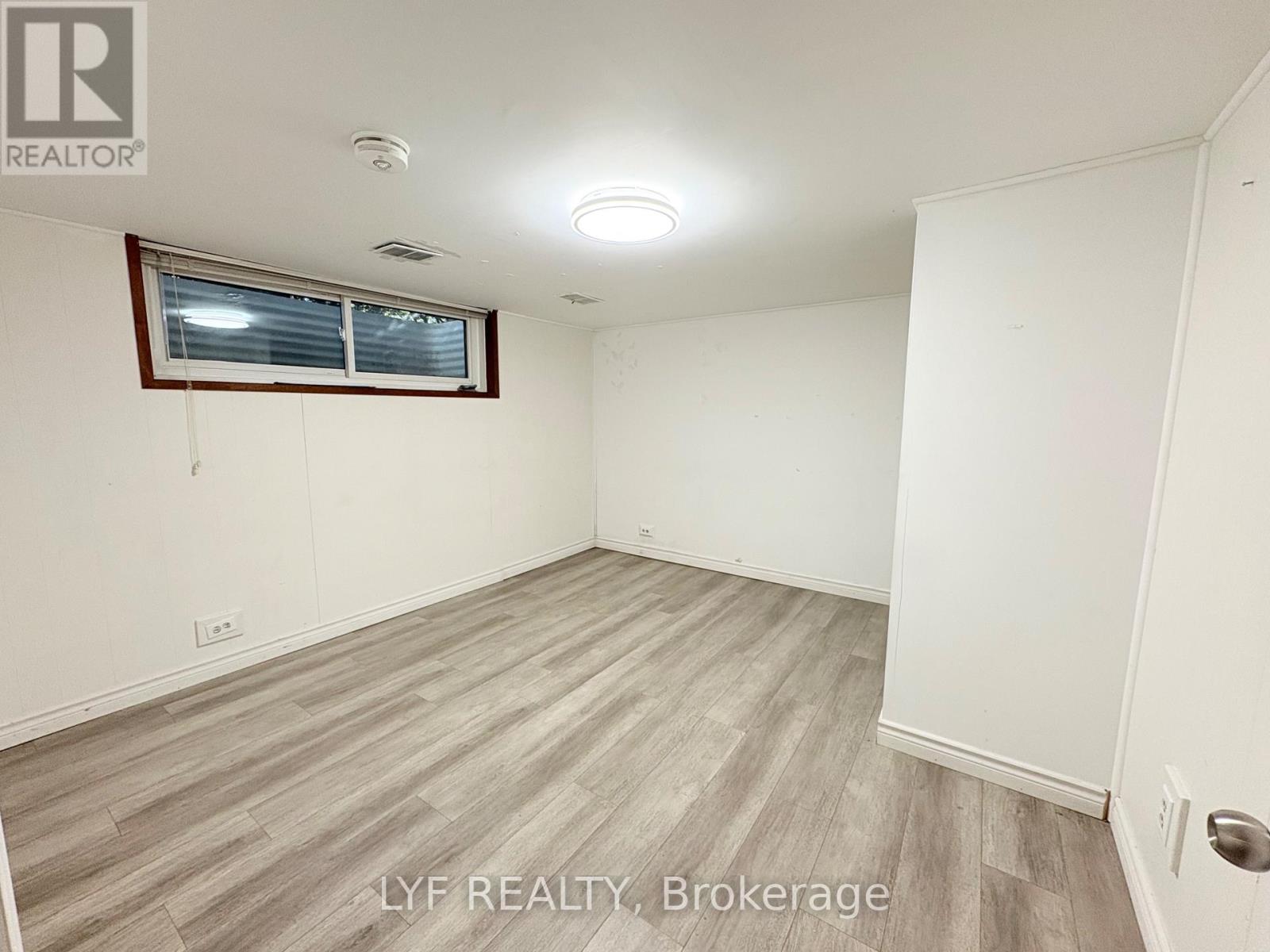 BSMT - 6 THORN LANE, Toronto (Banbury-Don Mills) — photo 3