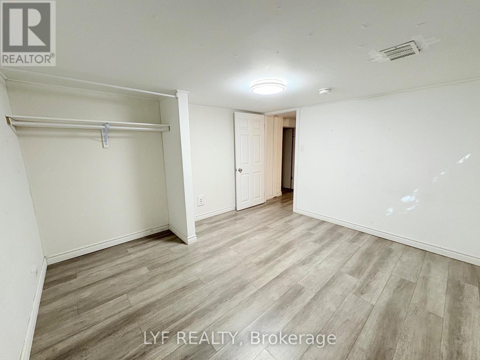 BSMT - 6 THORN LANE, Toronto (Banbury-Don Mills) — photo 5