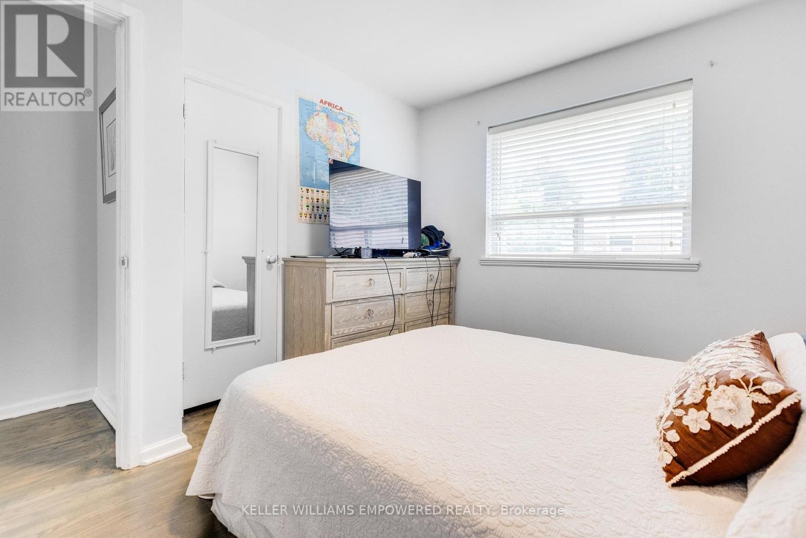 39 CHECKENDON DRIVE - 14