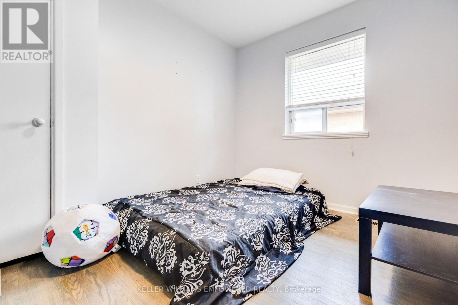 39 CHECKENDON DRIVE - 16