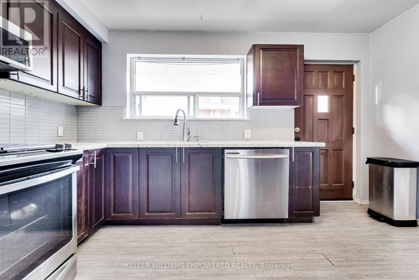 39 CHECKENDON DRIVE - 9