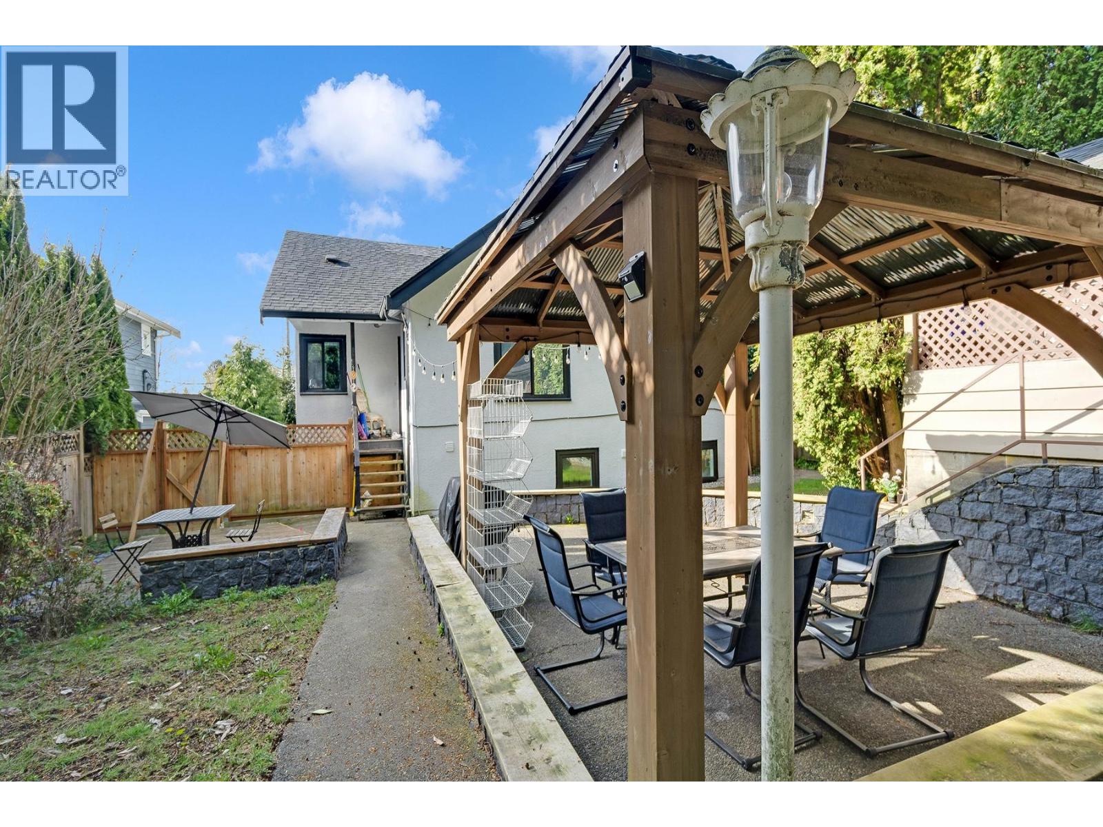 1921 Fulton Avenue, West Vancouver — photo 22