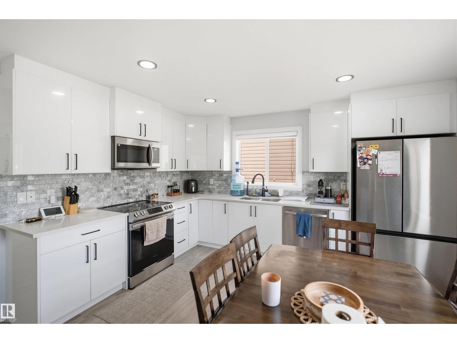 Property photograph 12 for MLS E4514624