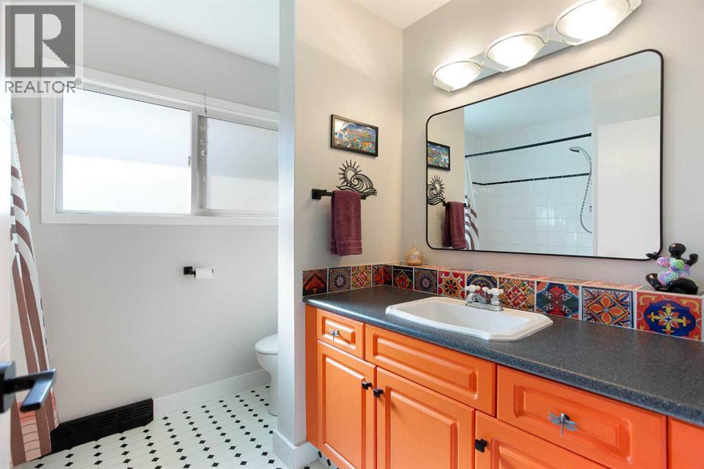 728 71 Avenue SW, Calgary — photo 21