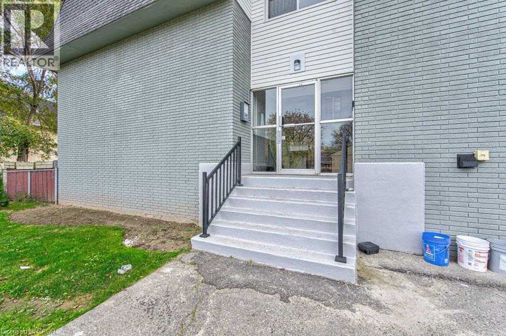 267 CLYDE Road Unit# 16, Cambridge — photo 2