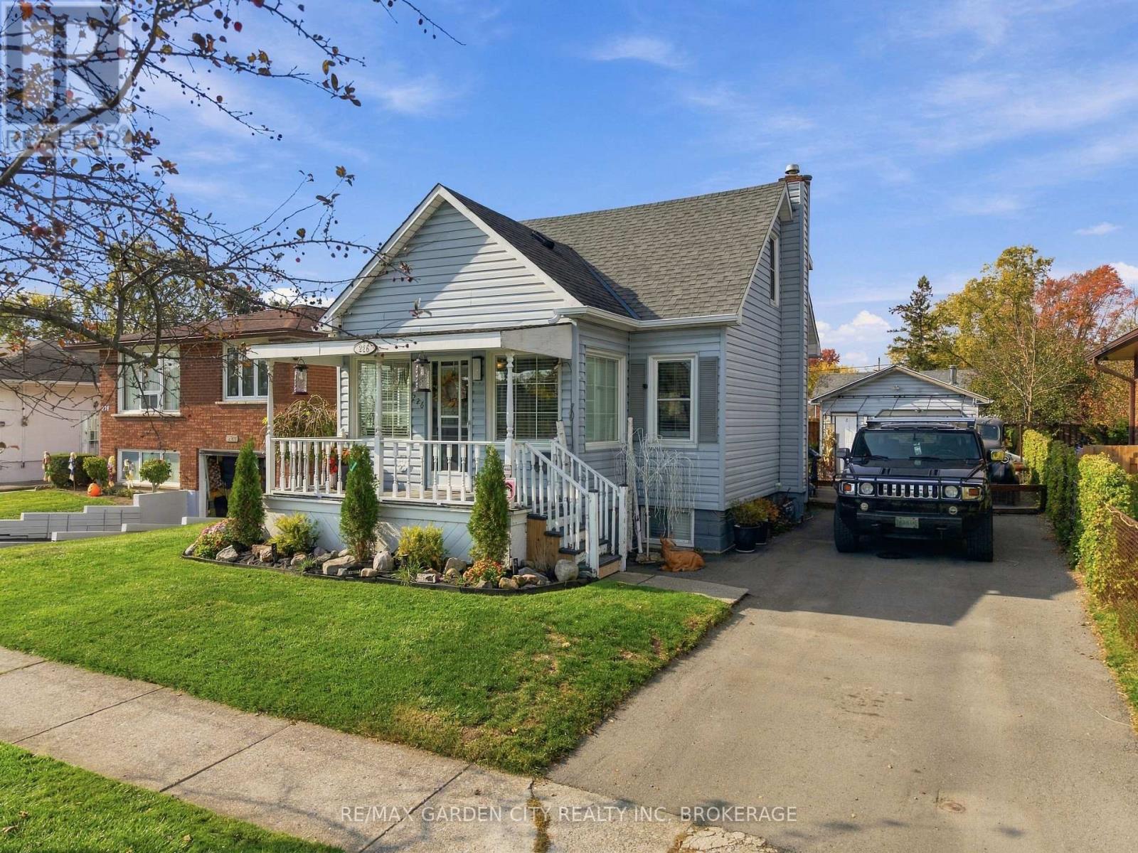 226 MARSHALL AVENUE, Welland (Broadway)