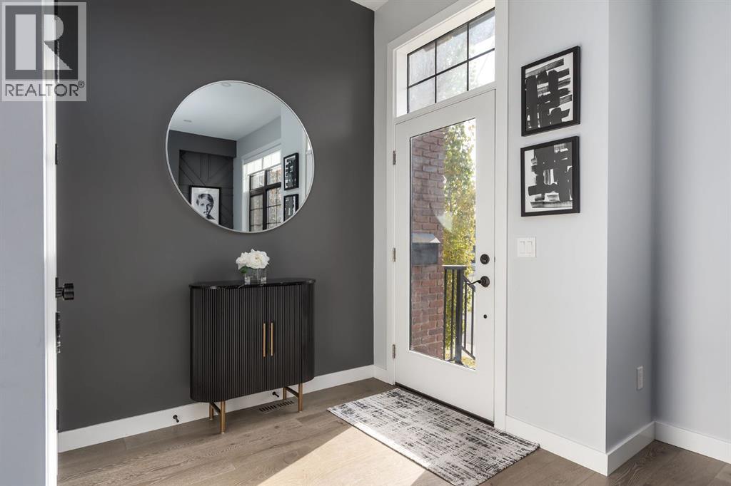 2106 49 Avenue SW, Calgary — photo 4