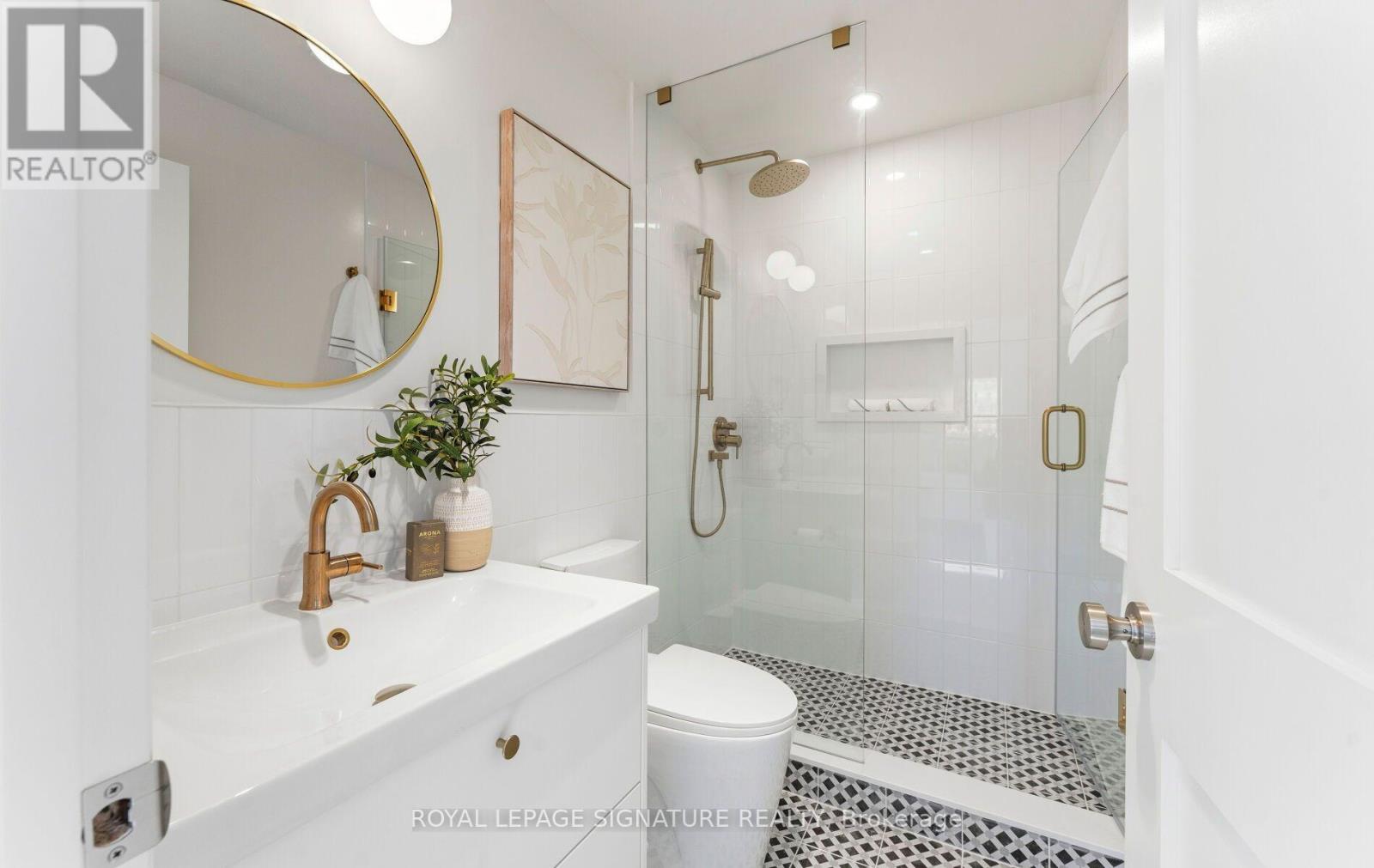 729 GLADSTONE AVENUE - 32
