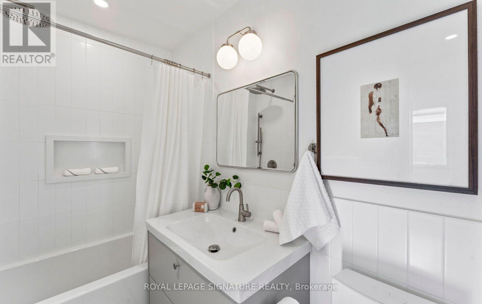 729 GLADSTONE AVENUE - 39