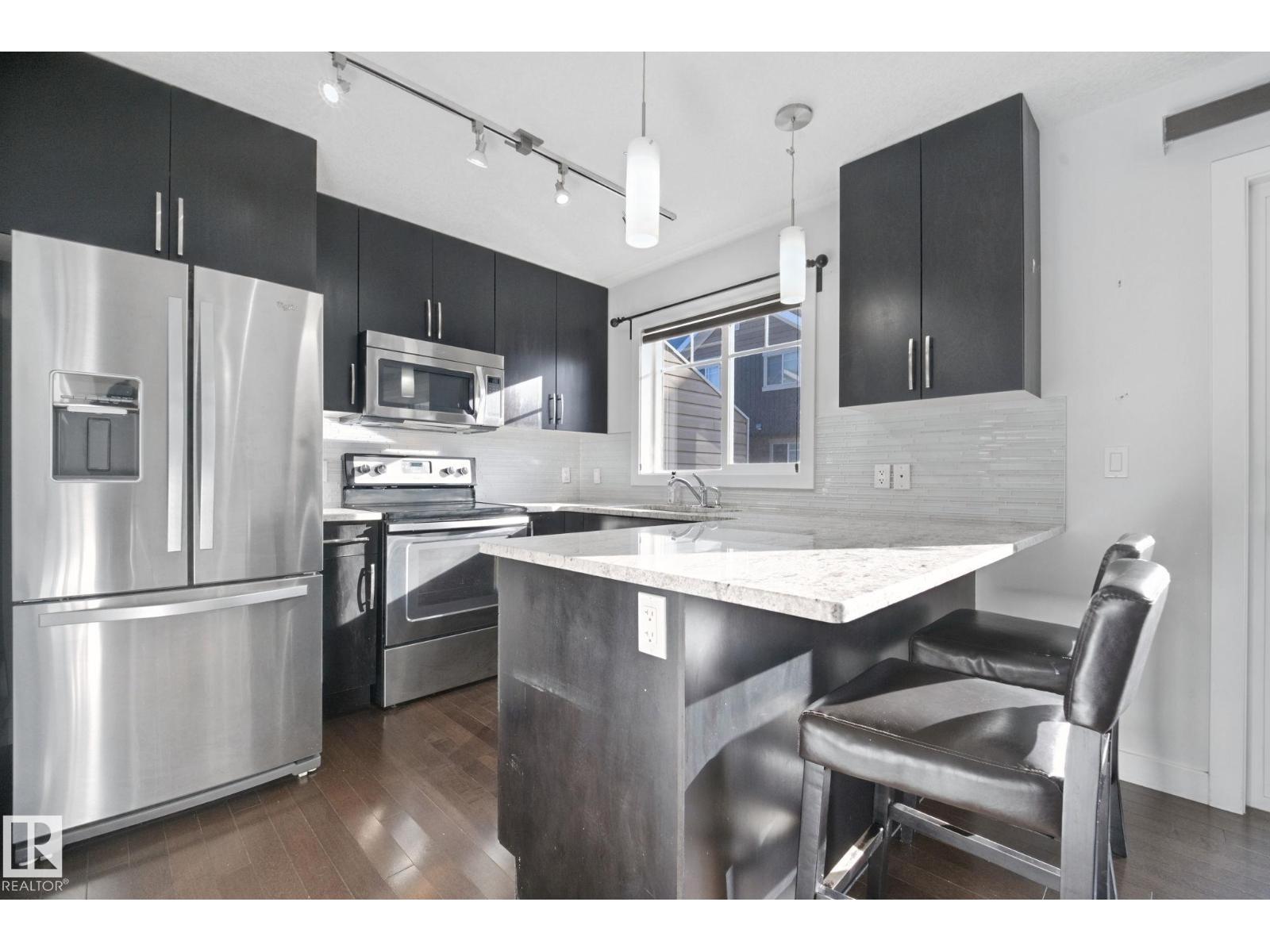Property photograph 10 for MLS E4514638