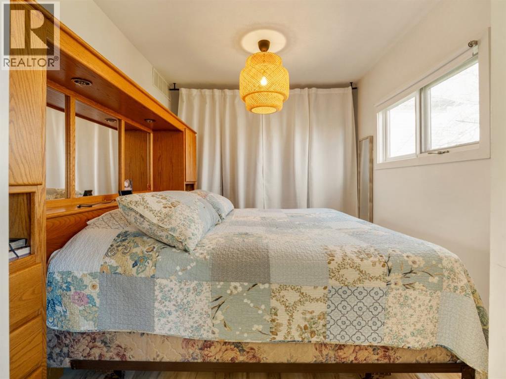 123 Noble Street, photo 13 of 31